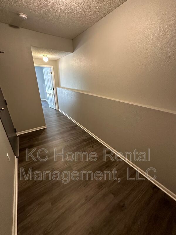 Building Photo - 5658 N Anita Ave