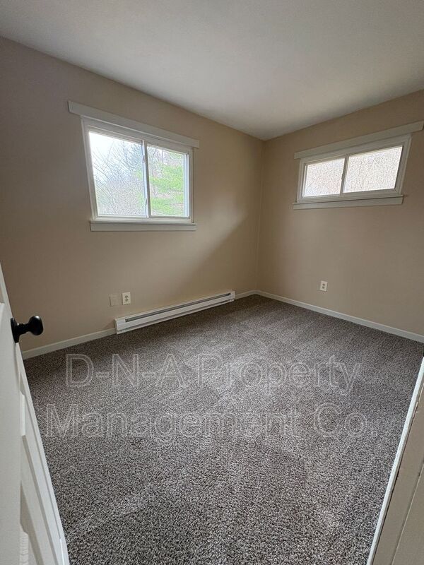 Building Photo - 219 Joy Glen