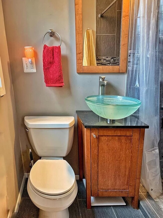 Building Photo - 6233 Parnell Ave