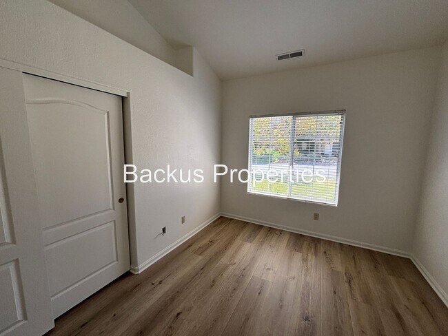 Building Photo - Wonderful corner three bedroom home at Las Palmas II