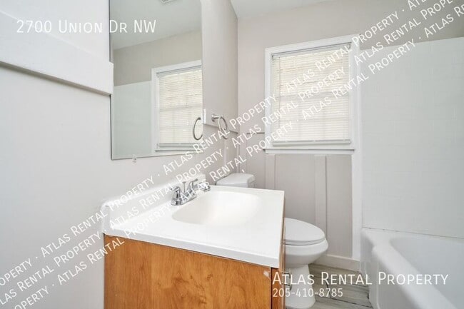 Building Photo - 2700 Union Dr NW