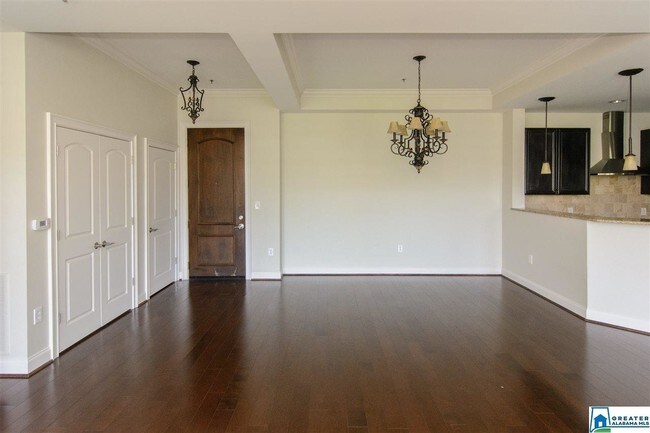 Building Photo - 2600 Highland Ave