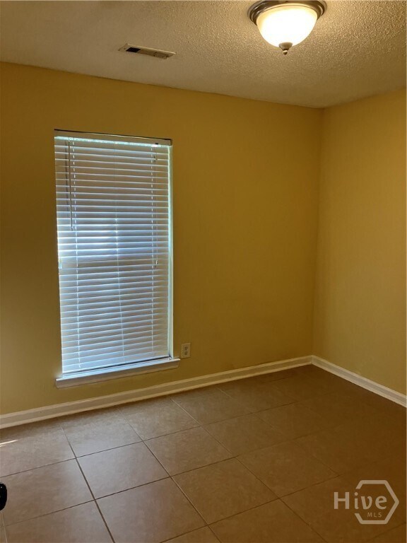 Building Photo - 164 River Bend Dr