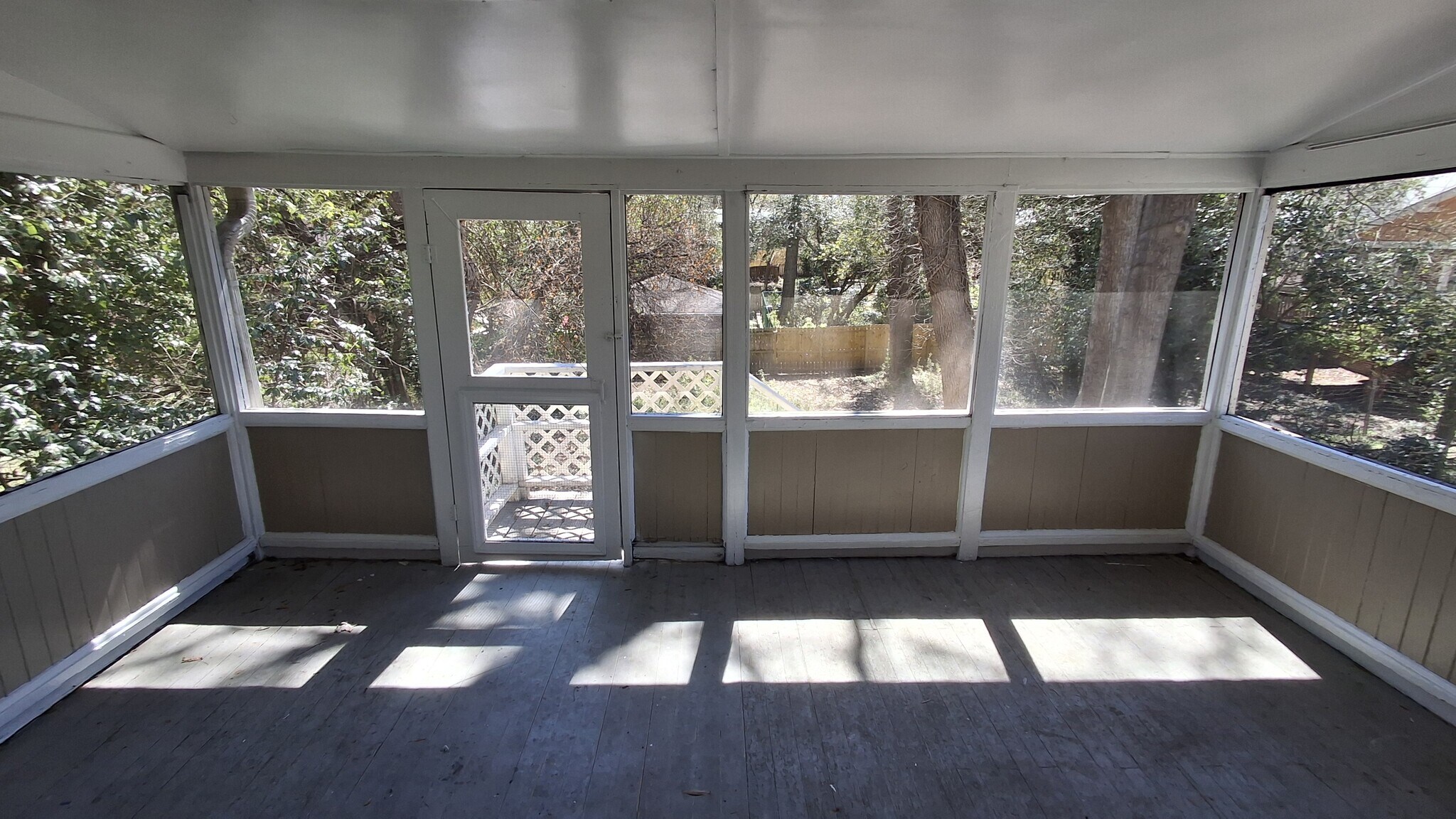 screened porch - 607 Guilford Ave