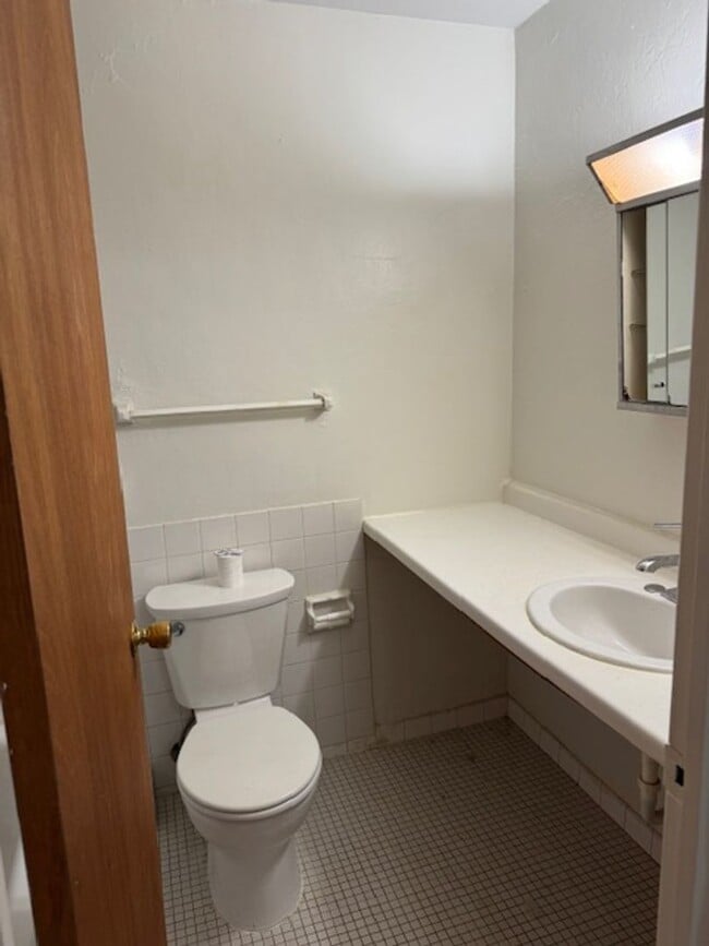 Interior Photo - 1405 5th St SE