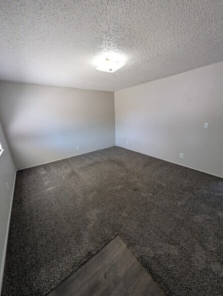 Building Photo - 1827 S Fairway Dr