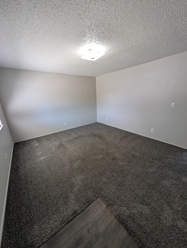 Building Photo - 1827 S Fairway Dr