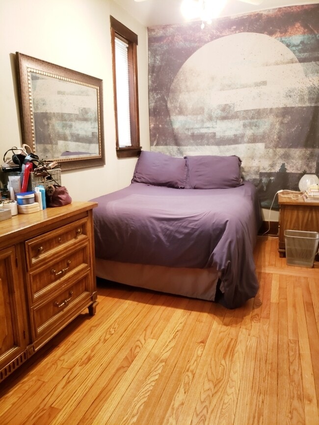 Building Photo - 1530 W Diversey Pkwy