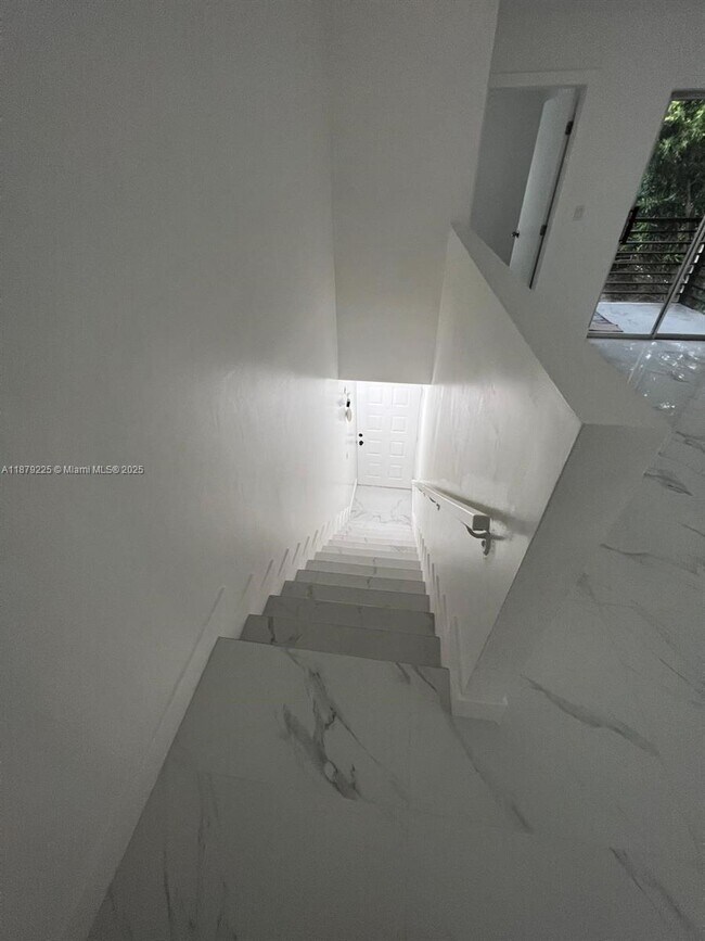 Building Photo - 505 Gardens Dr
