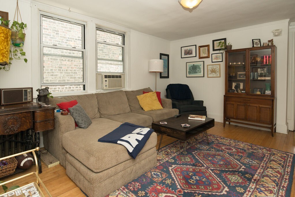 Building Photo - 2015 W Iowa St