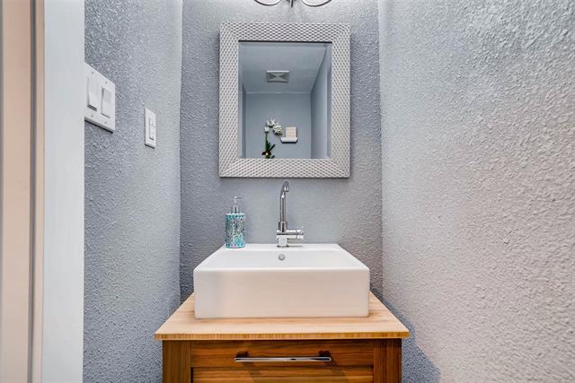 Building Photo - 1715 Pratt St