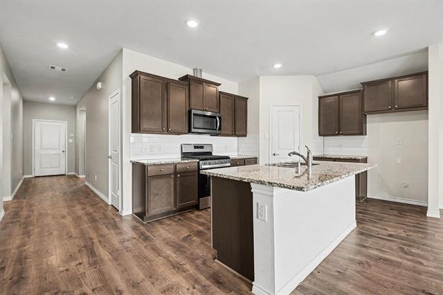 Building Photo - 611 Saddle Club Way