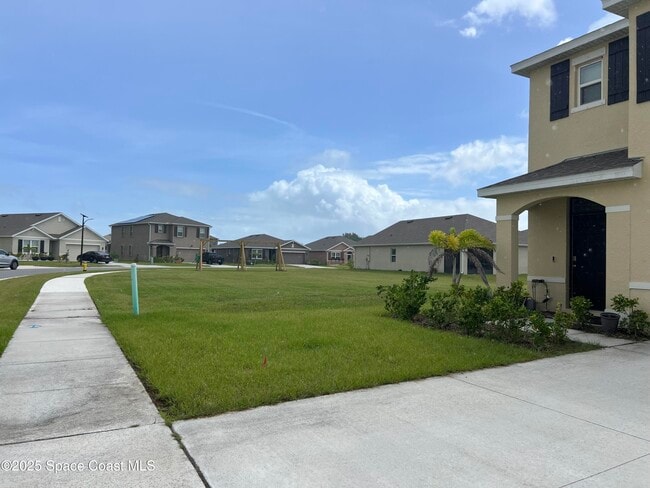 Building Photo - 976 Trinity St