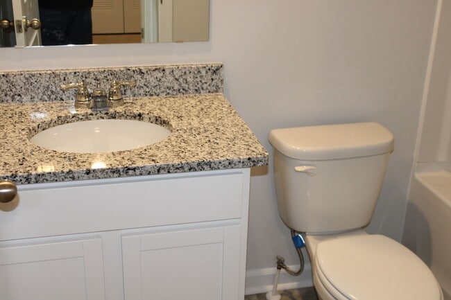 Building Photo - Stunning New Townhome in Aiken