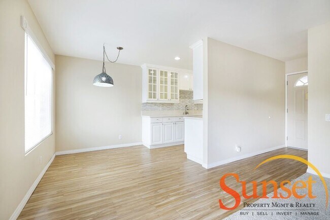 Building Photo - 8561 Villa La Jolla Dr