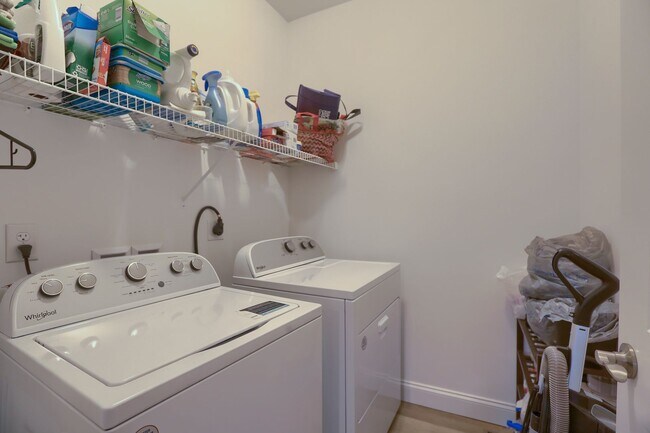 Building Photo - 4 bedroom