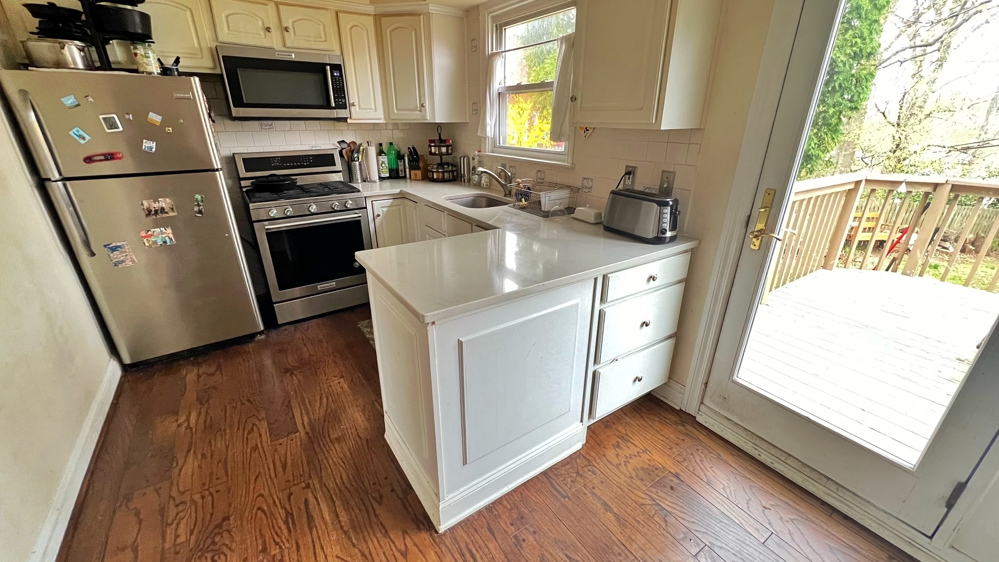 Kitchen - 1643 Mount Pleasant Rd