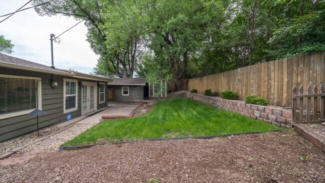 Building Photo - Charming Rancher in Cheyenne Mountain