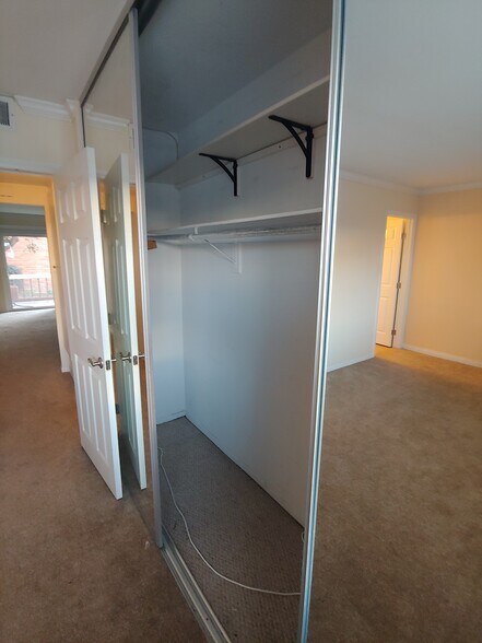 Building Photo - 16040 Leffingwell Rd