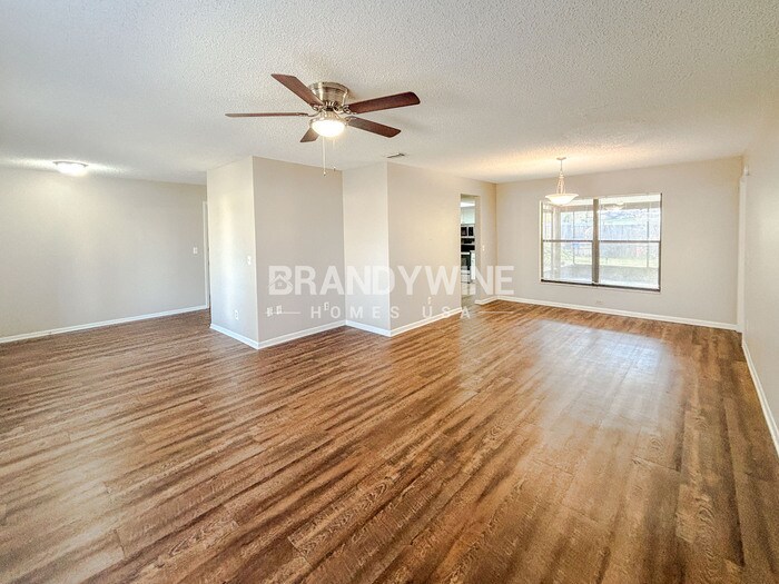 Building Photo - 734 Sandy Creek Dr