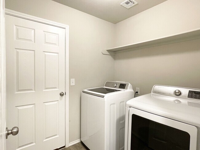 Building Photo - 9925 Blue Wing Trl