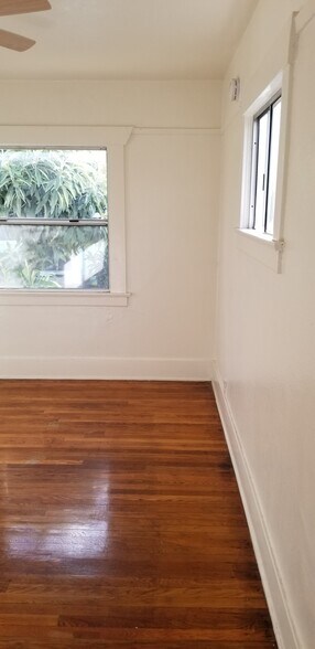 Building Photo - 1273 N Berendo St