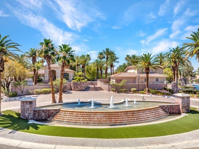 Building Photo - Beautiful 2 Bed 2 Bath ground floor condo in Guard Gated Green Valley Community. 1 Car garage!