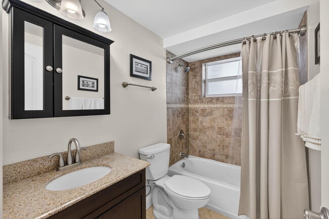 Building Photo - 3640 N Ocean Dr