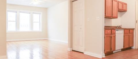 Building Photo - 2422 W Catalpa Ave