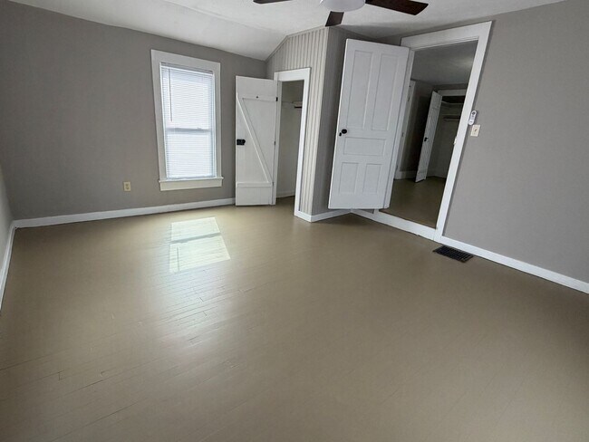 Building Photo - FordAve12