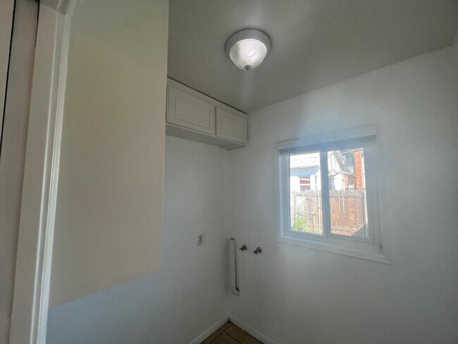 Building Photo - 510 S Escondido Blvd