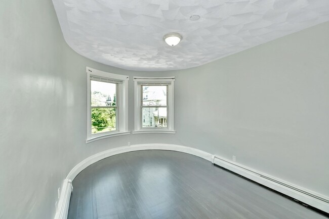 Building Photo - 9 A Ruthven St