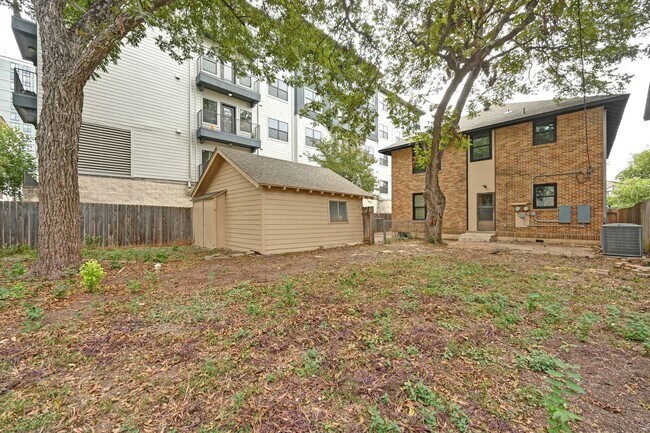 Building Photo - Top of the line House in West Campus for A...