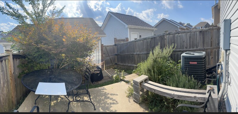 Building Photo - 2570 River Trail Dr