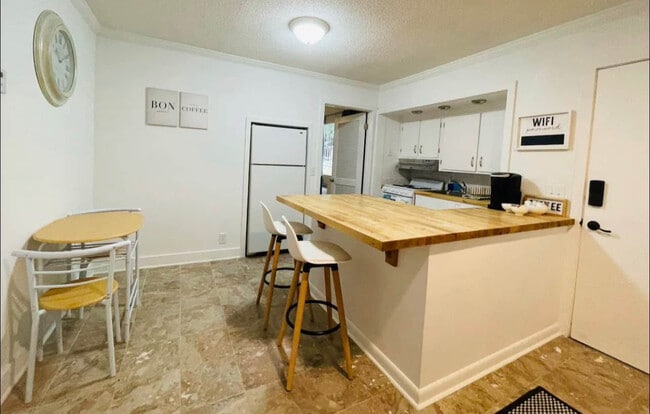 Building Photo - 615 Executive Golf Villas Rd