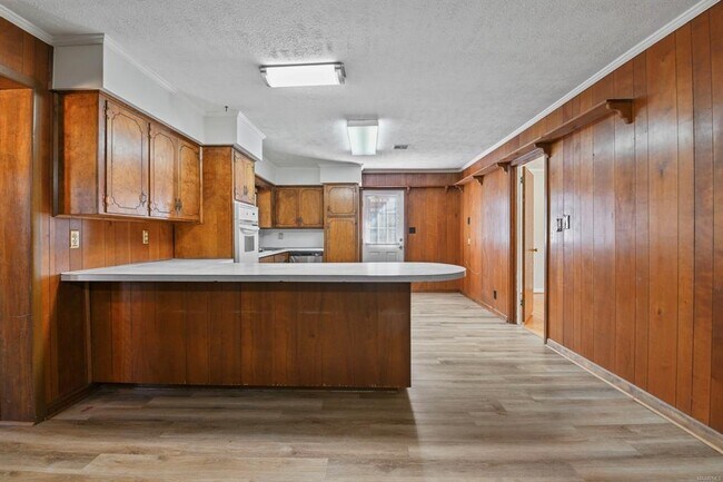 Building Photo - 839 Greg Dr