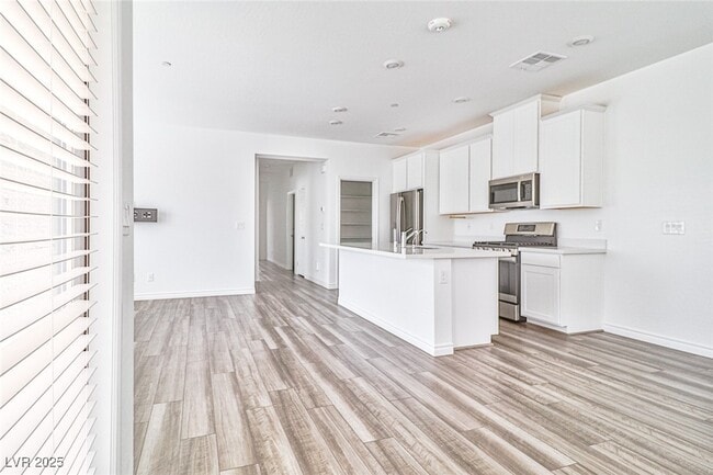 Building Photo - 216 Callen Falls Ave