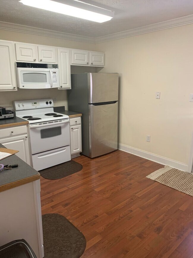 Building Photo - 2/2 1/2 Condo on Westside available mid July
