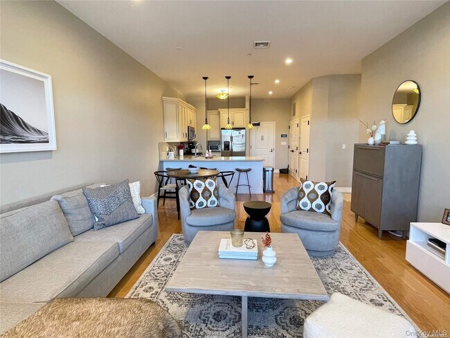 Building Photo - 10 Wall St