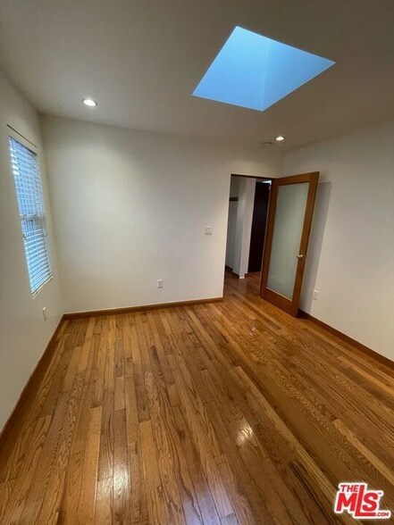 Building Photo - 926 California Ave