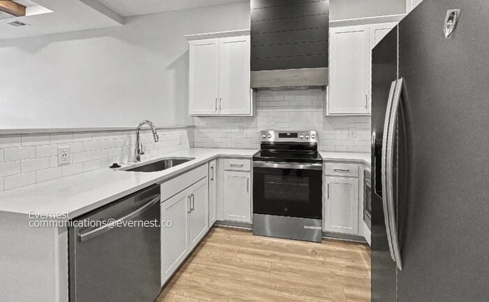 Building Photo - 1022 Windsor Dr