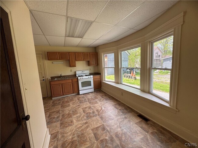 Building Photo - 1714-16 Valley Dr