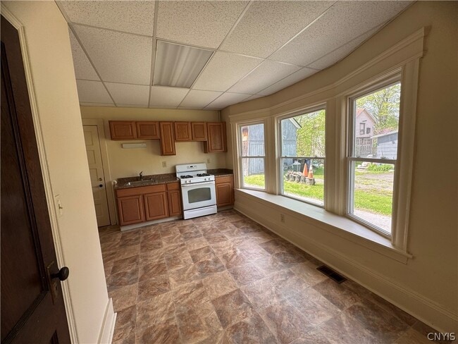 Building Photo - 1714 Valley Dr