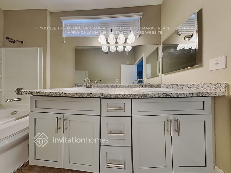 Building Photo - 8138 Vision St