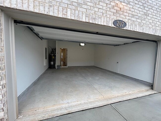 Building Photo - 207 Kinship Dr