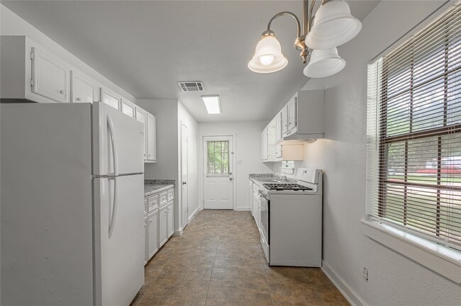 Building Photo - 7A Hickory Ln