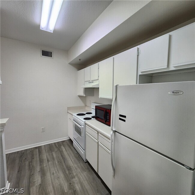 Building Photo - 6321 Aragon Way