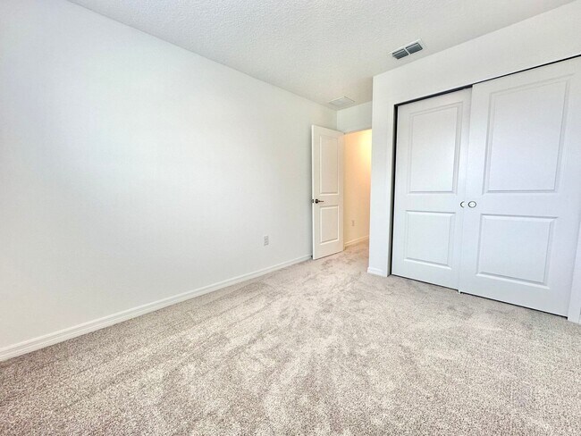 Building Photo - Stylish 3Bedrooms 2.5Bath townhome-living ...