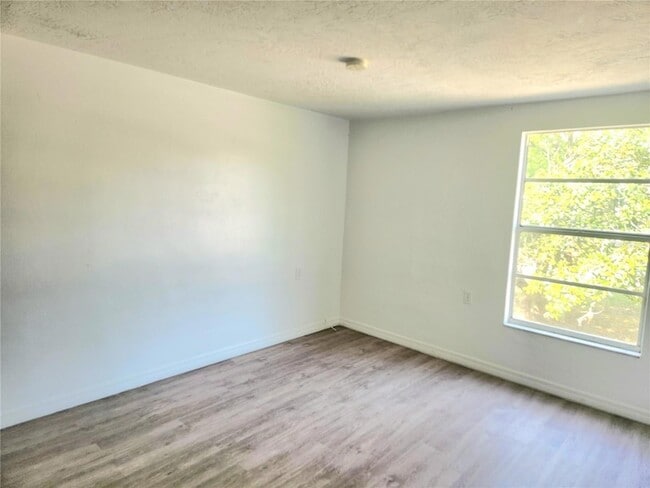 Building Photo - 11631 Seminole Dr