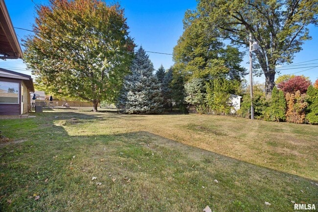 Building Photo - 205 W Glen Ave